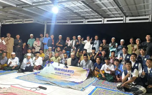 Suasana Forum Rembug Warga Mahasiswa KKN Sisdamas 196 Bersama Warga Desa Mekarjaya