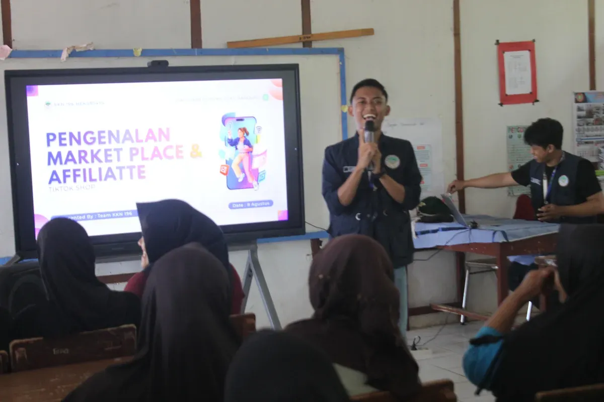 Suasana Interaktif Seminar Ekonomi Digital KKN 196