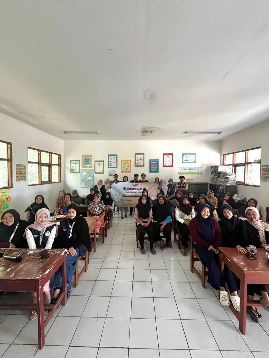 Suasana peserta seminar Pengenalan Affiliate, Marketplace, dan TikTok Shop KKN 196 di Desa Mekarjaya