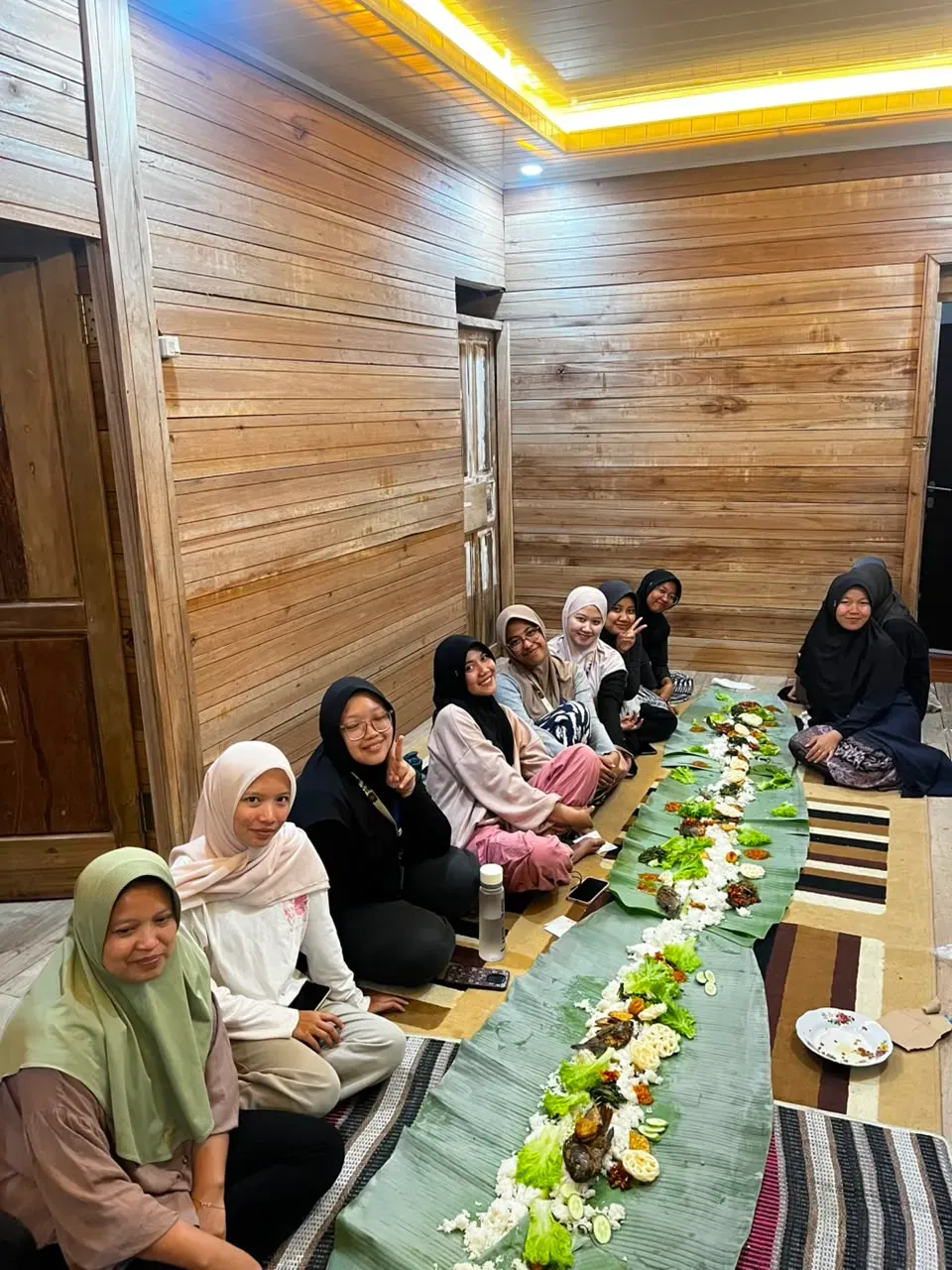 Tradisi Ngaliwet di Pasir Banen