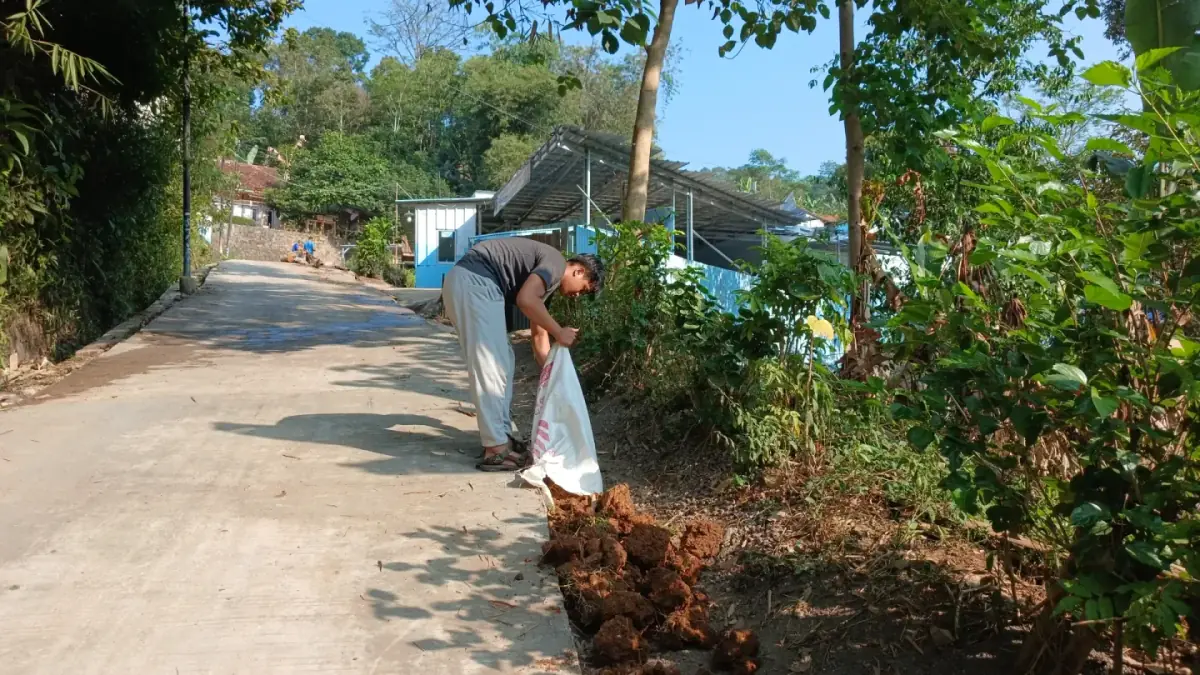Kerja Bakti Bersihkan Lingkungan 3