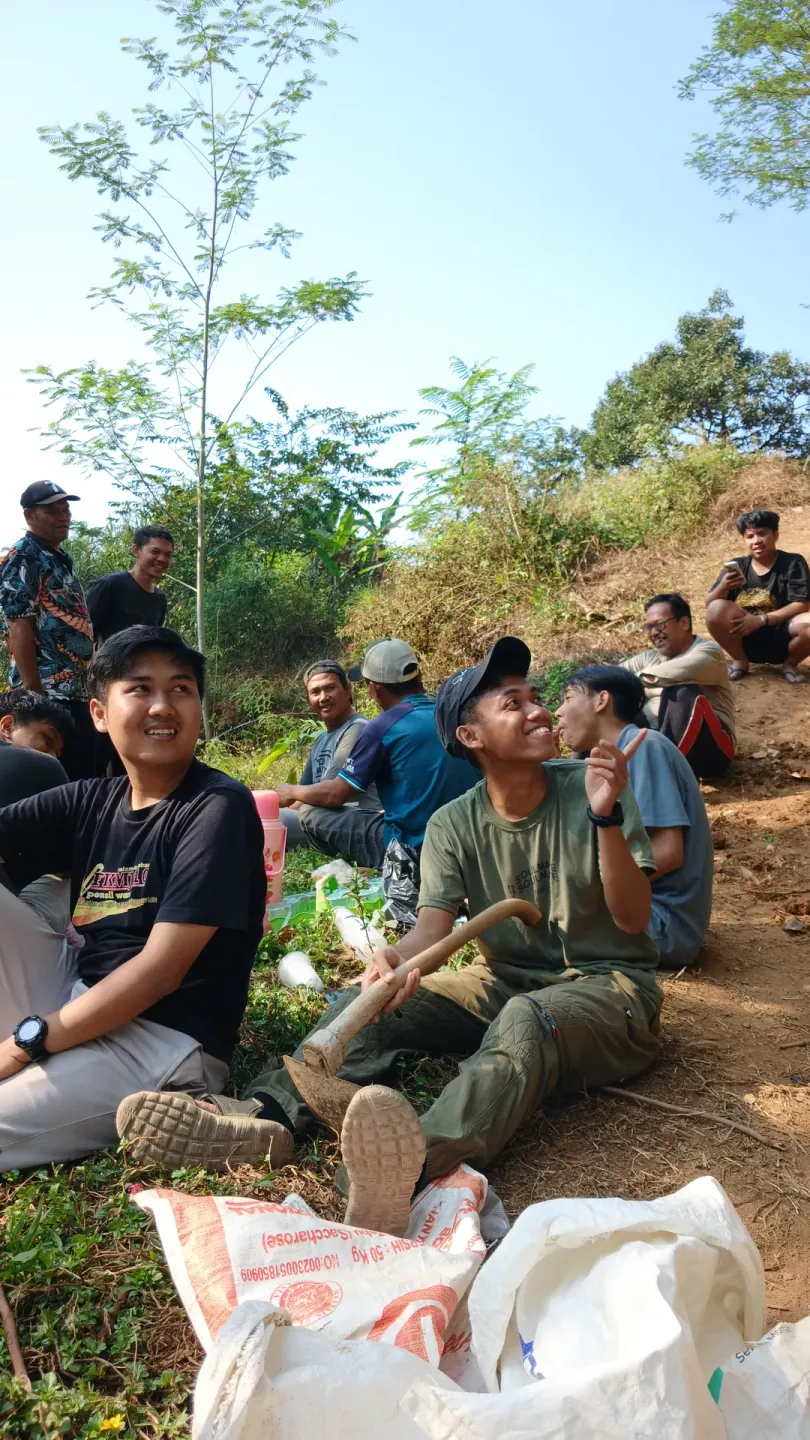 Kerja Bakti Bersihkan Lingkungan 6