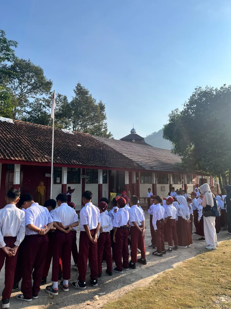Kegiatan Mengajar SDN Pasir Banen