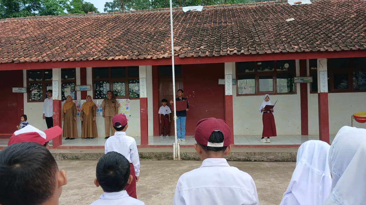 Kegiatan Mengajar di SDN Pasir Banen 2