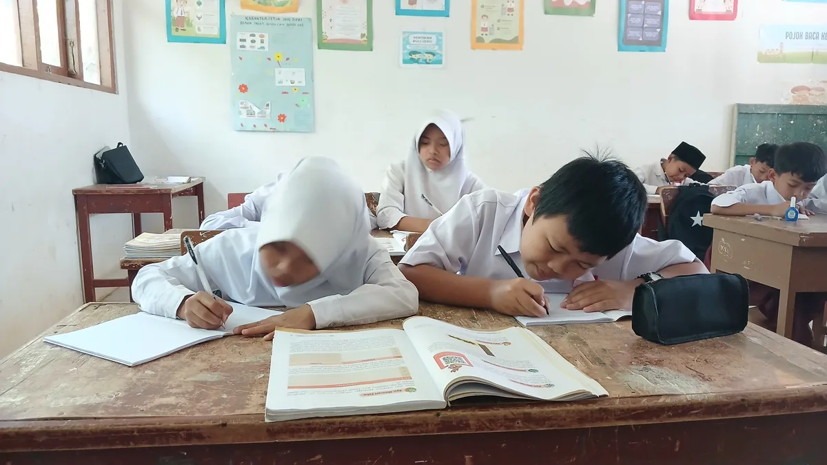 Kegiatan Mengajar di SDN Pasir Banen 4